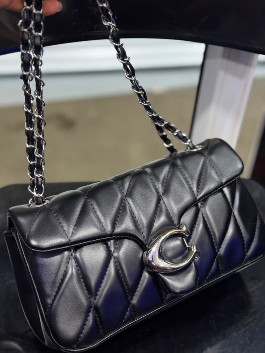 Cartera Coach Quilted Tabby 26 en piel napa acolchada color negro Con Caja