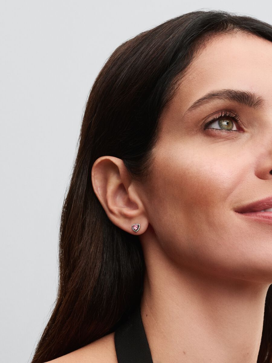 Aretes Pandora Corazones en Relieve Rosa