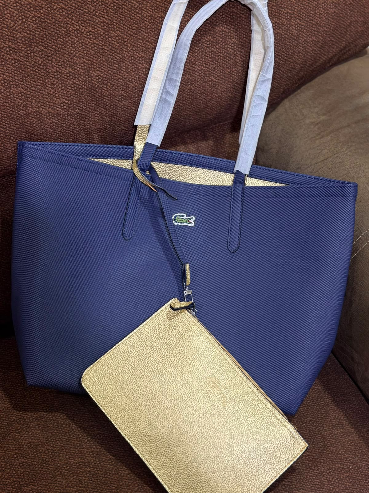 Cartera Lacoste Grande Con Bolsa De Mano De 2 Colores Azul Y Dorado