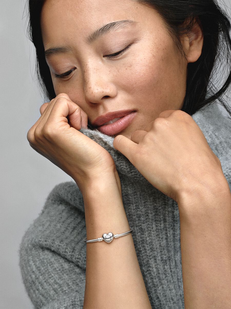 Pulsera Pandora Rígida Cierre de Corazón Logotipo