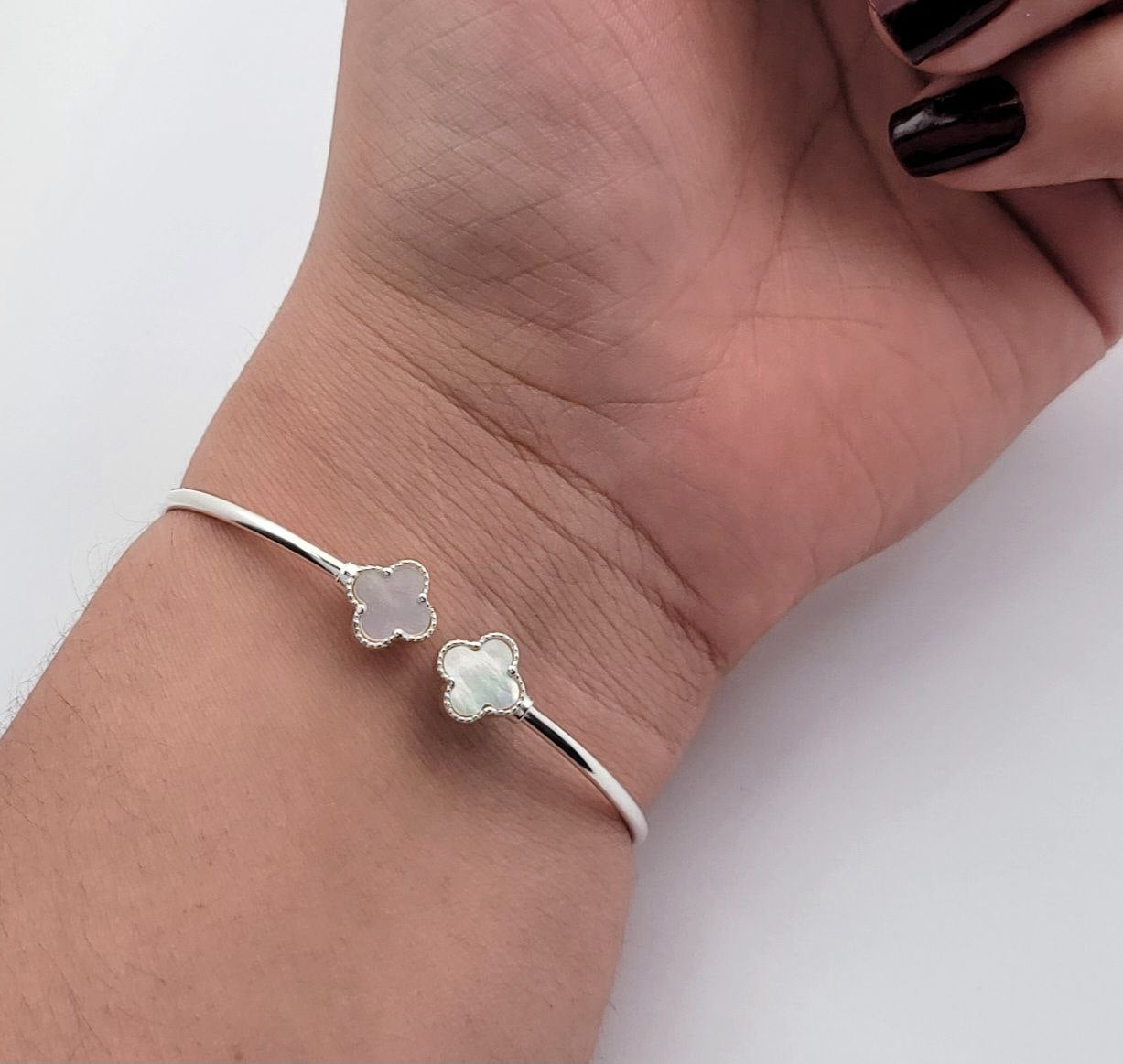Brazalete Van Cleef Rígido Blanco En Plata