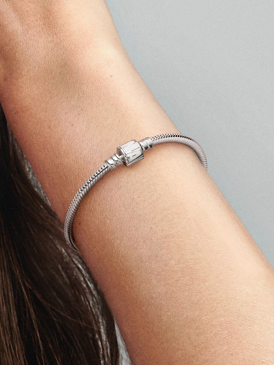 Pulsera Pandora Moments Cadena De Serpiente Cierre De Logo Marvel