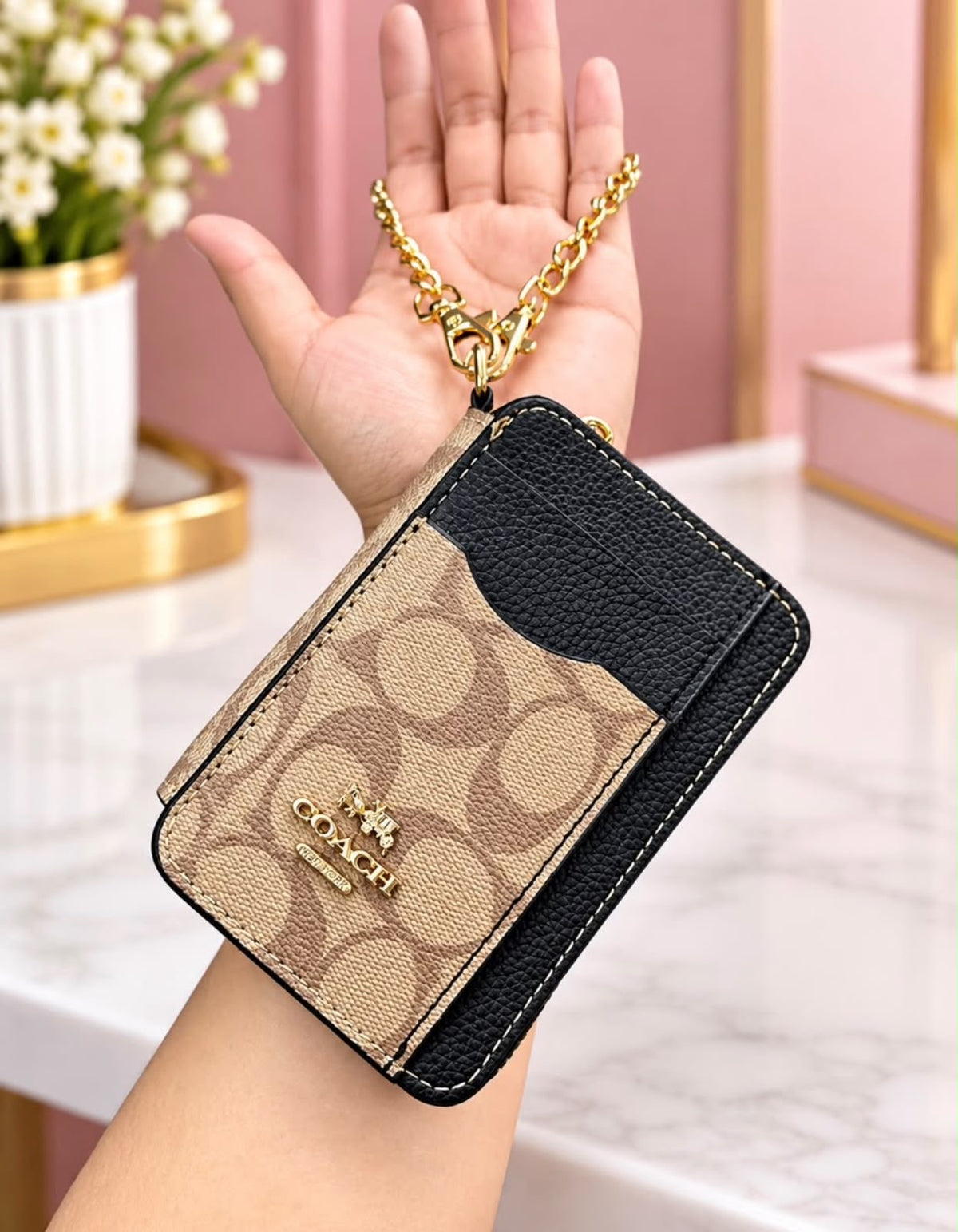 Zip Card Coach Case in Signature Canvas Negro Y Beige