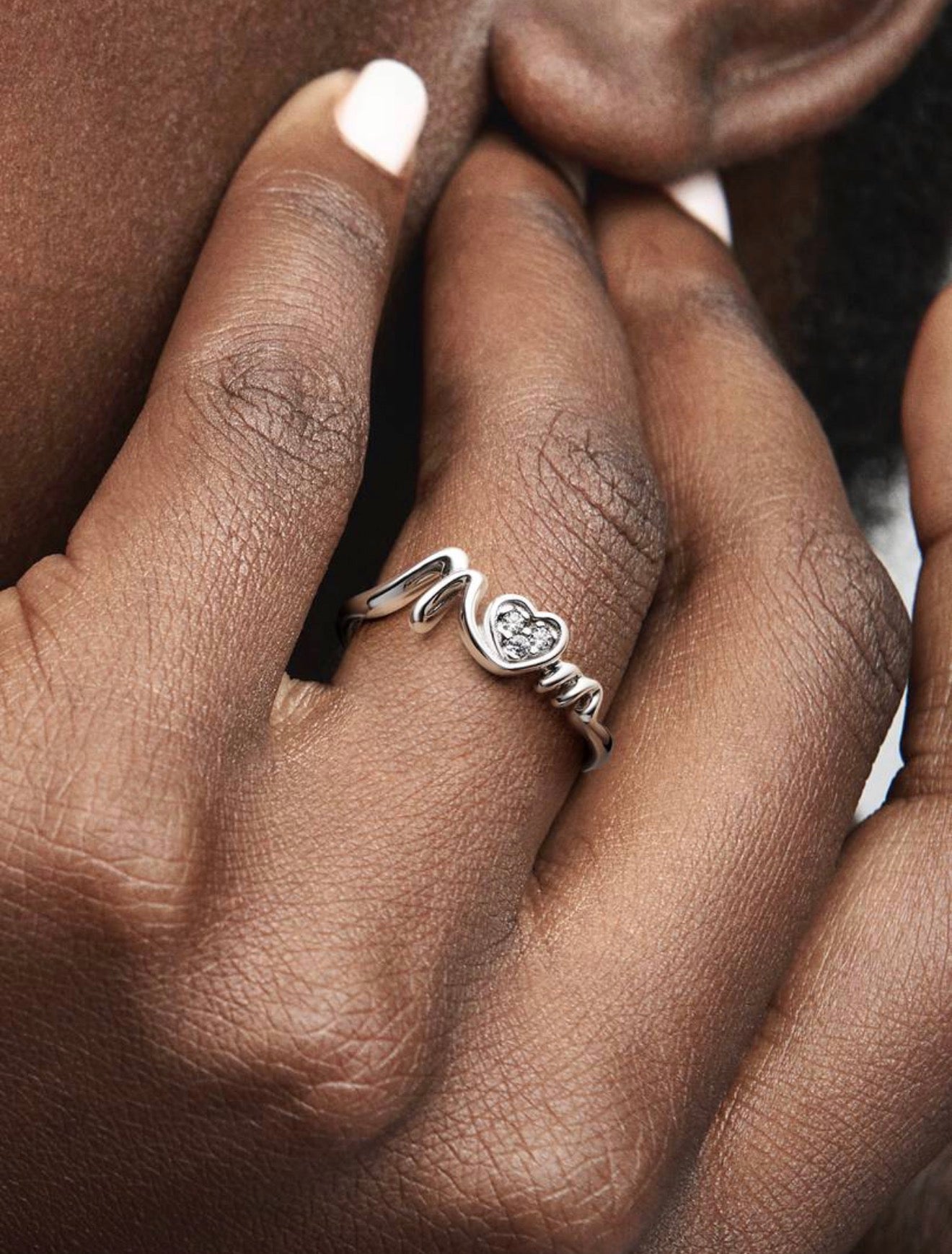 Anillo Pandora Corazón de Madre en Pavé