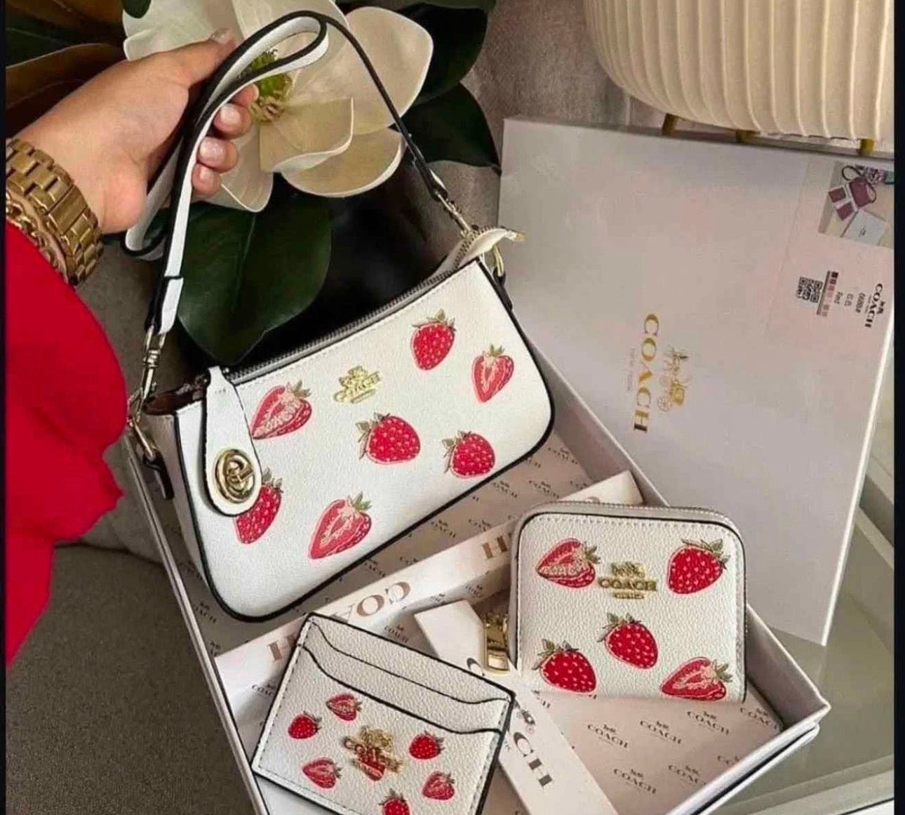 Set De Regalo De Cartera Coach Blanca Con Fresas de 3 Piezas Con Caja