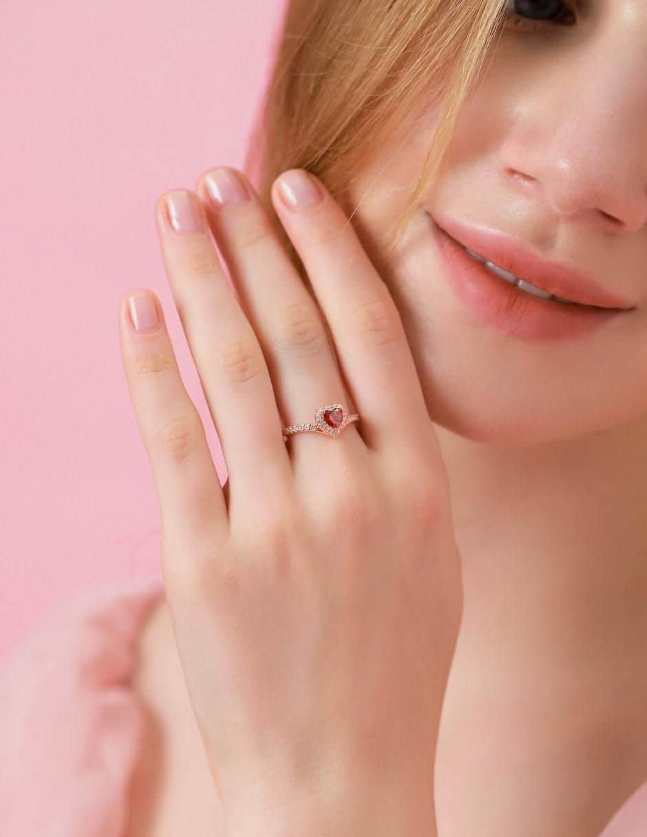 Anillo Pandora Corazón Rojo Brillante en Rose Gold