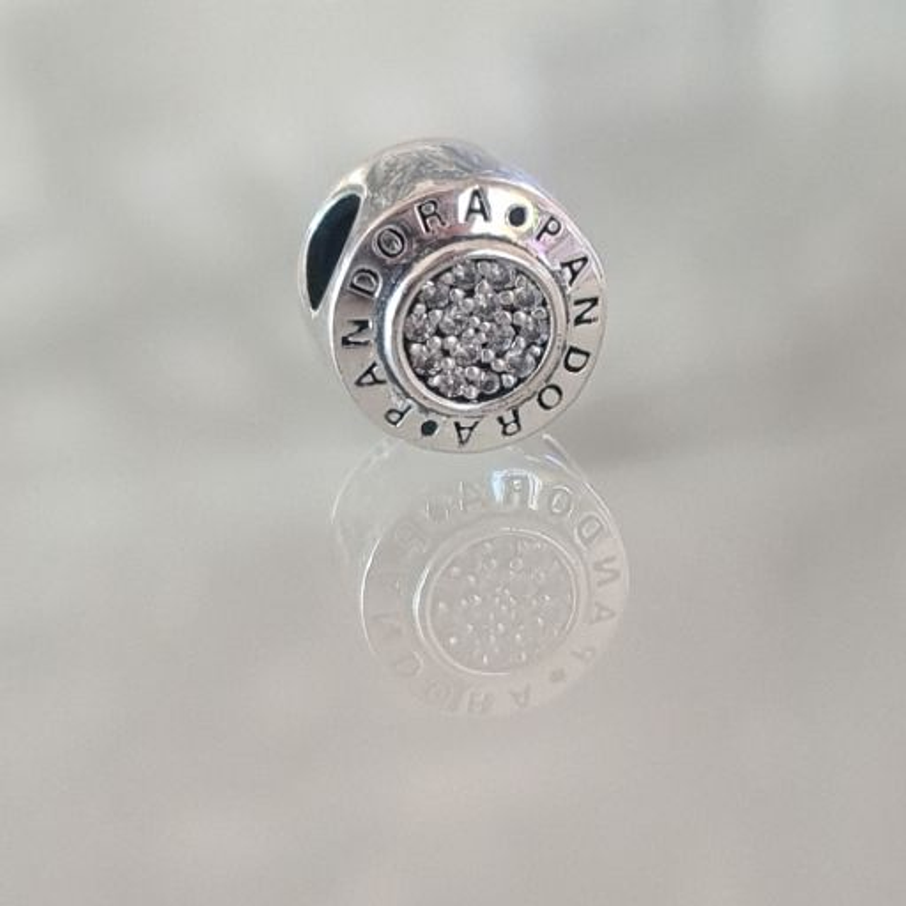 Charm Pandora Circular Brillante Logo