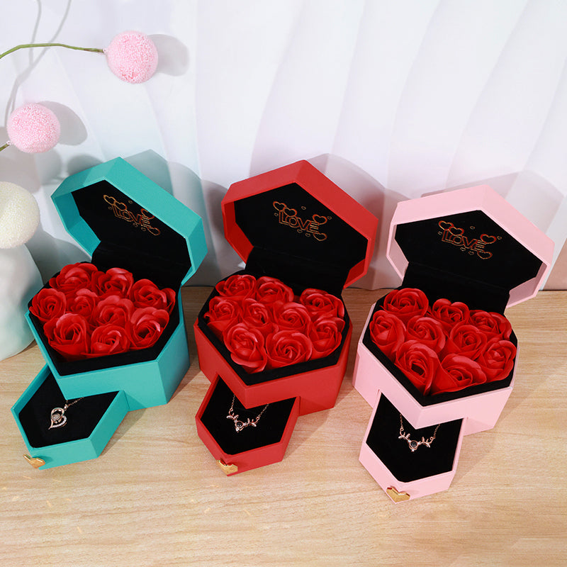 Kit Azul Turquesa Con Caja en forma de corazón y flores arriba
