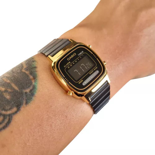 Reloj Casio Vintage Pequeño Negro Con Dorado