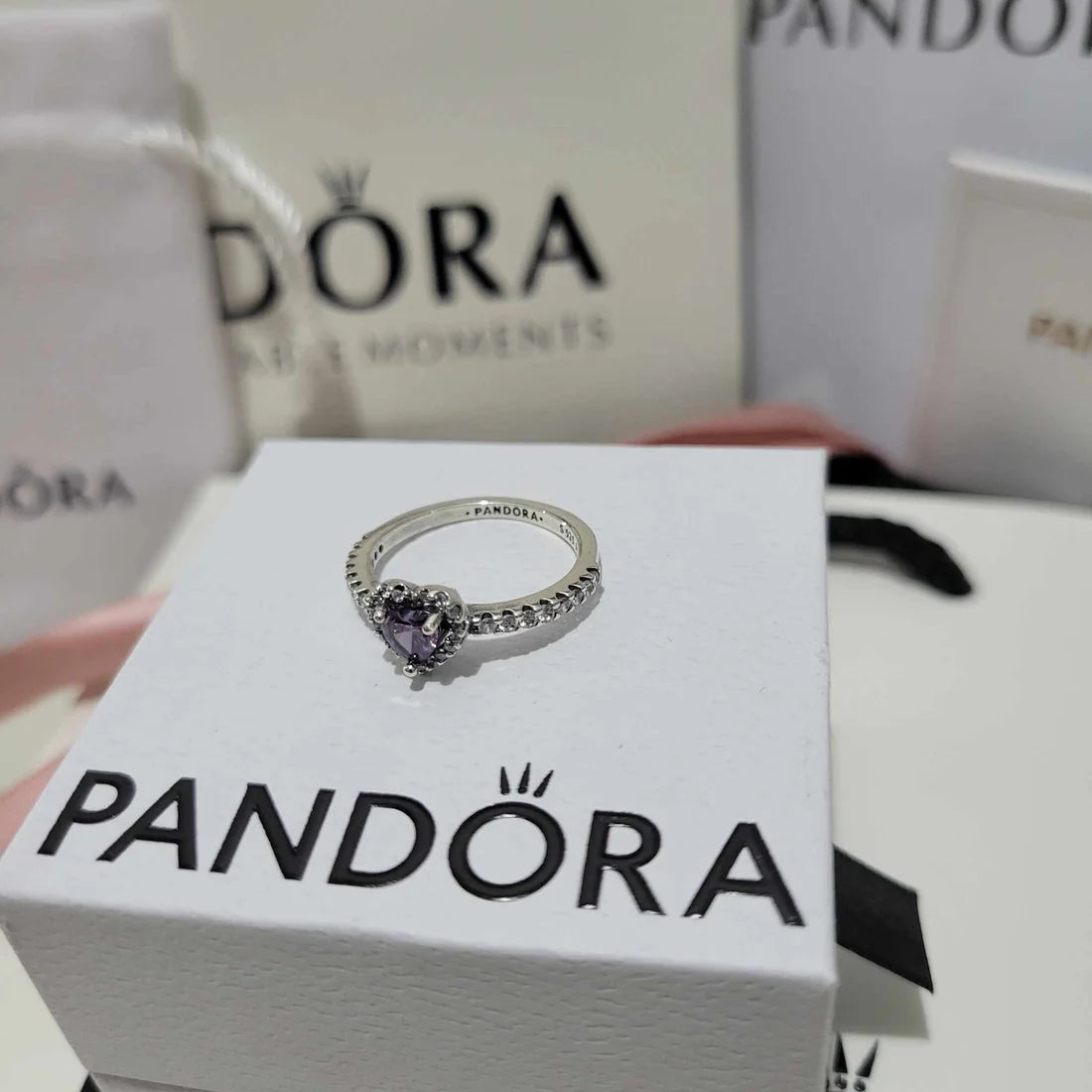 Anillo Pandora Corazón Morado Brillante