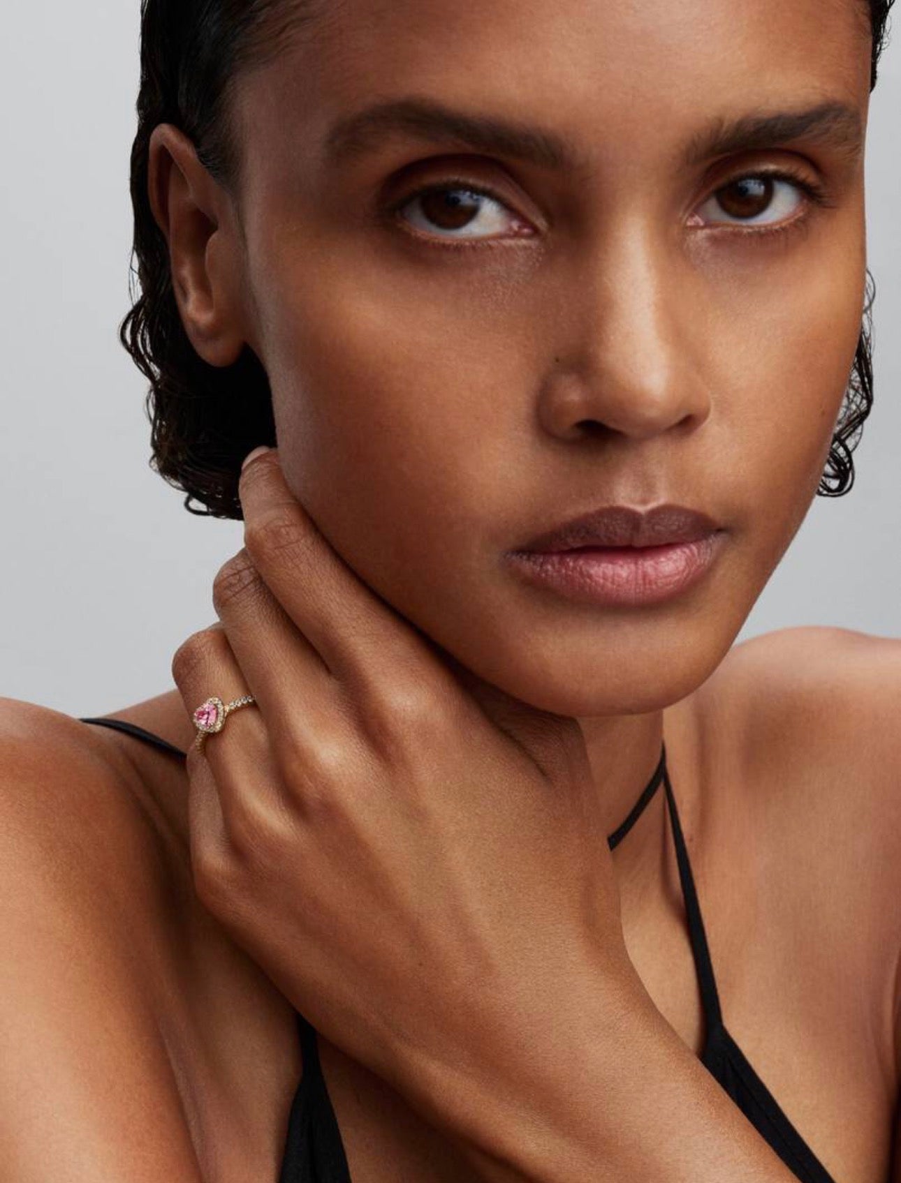 Anillo Pandora Corazón Rosa Brillante en Dorado