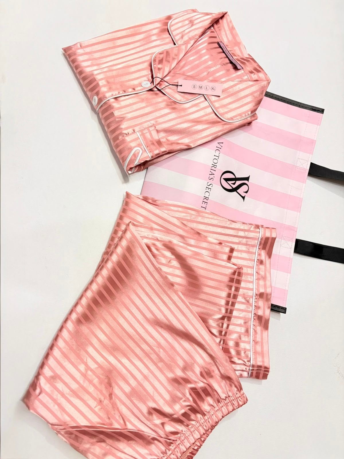 Pijama de Victoria’s Secret Con pantalón De Rayas en Rose Gold￼