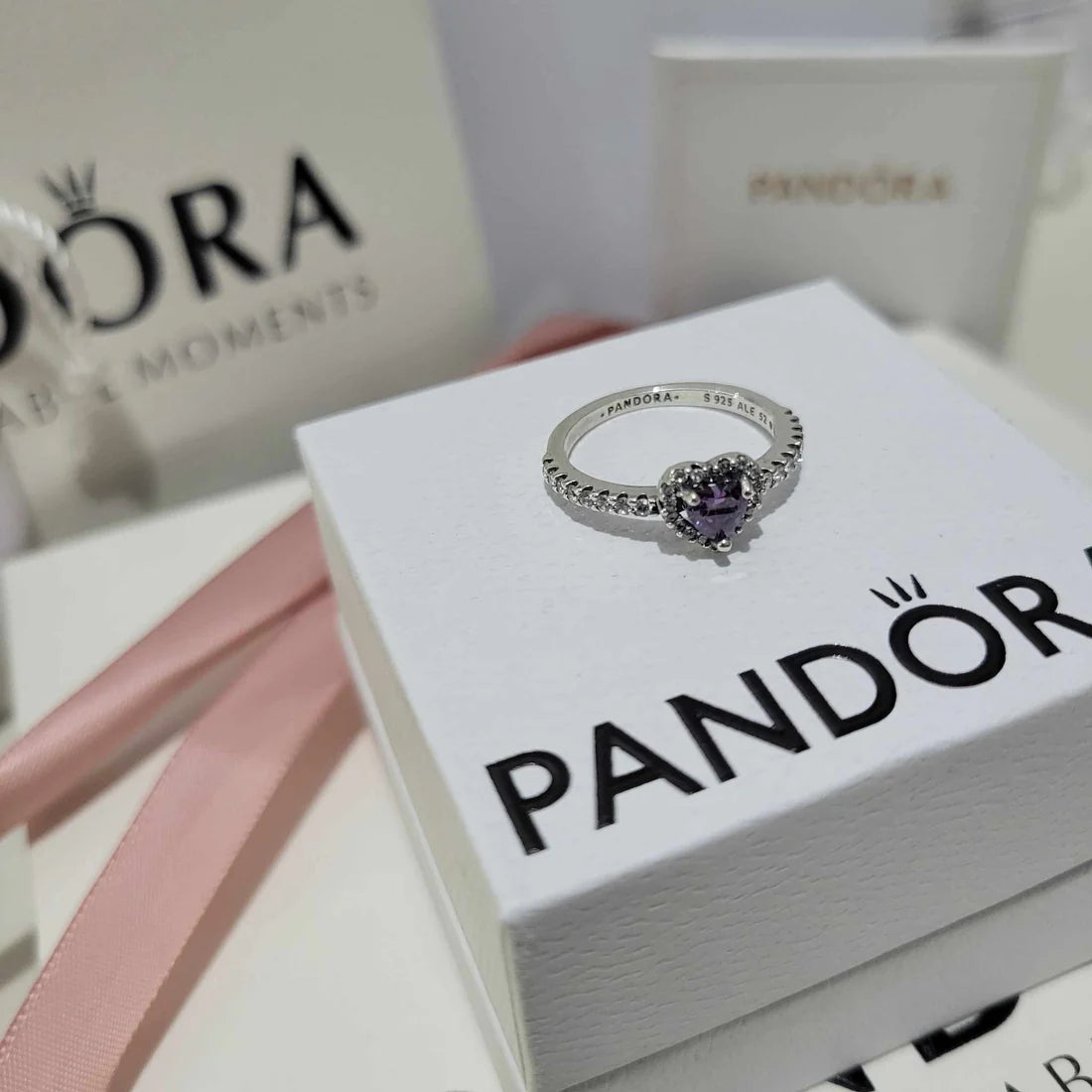 Anillo Pandora Corazón Morado Brillante