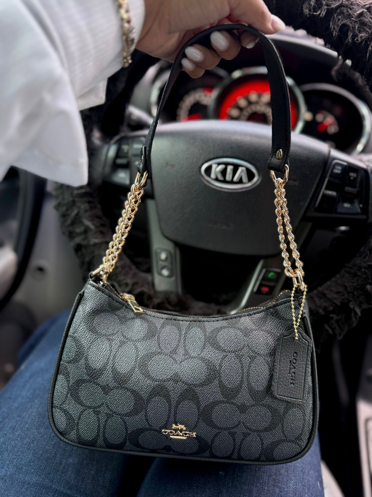 Cartera De Hombro Coach Teri Pequeña En Color Negra Y Gris Con Textura (sin llavero)