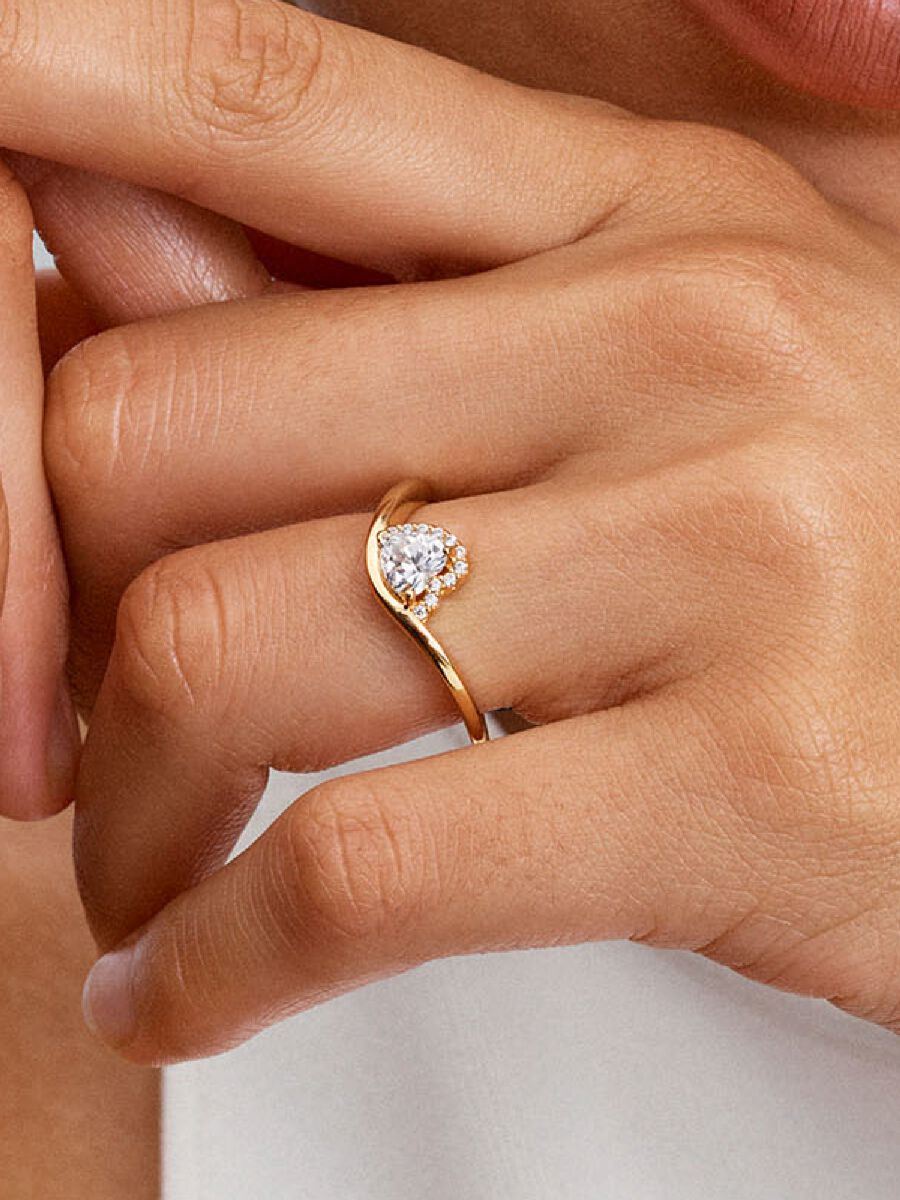 Anillo Pandora Corazón Ondulado Dorado