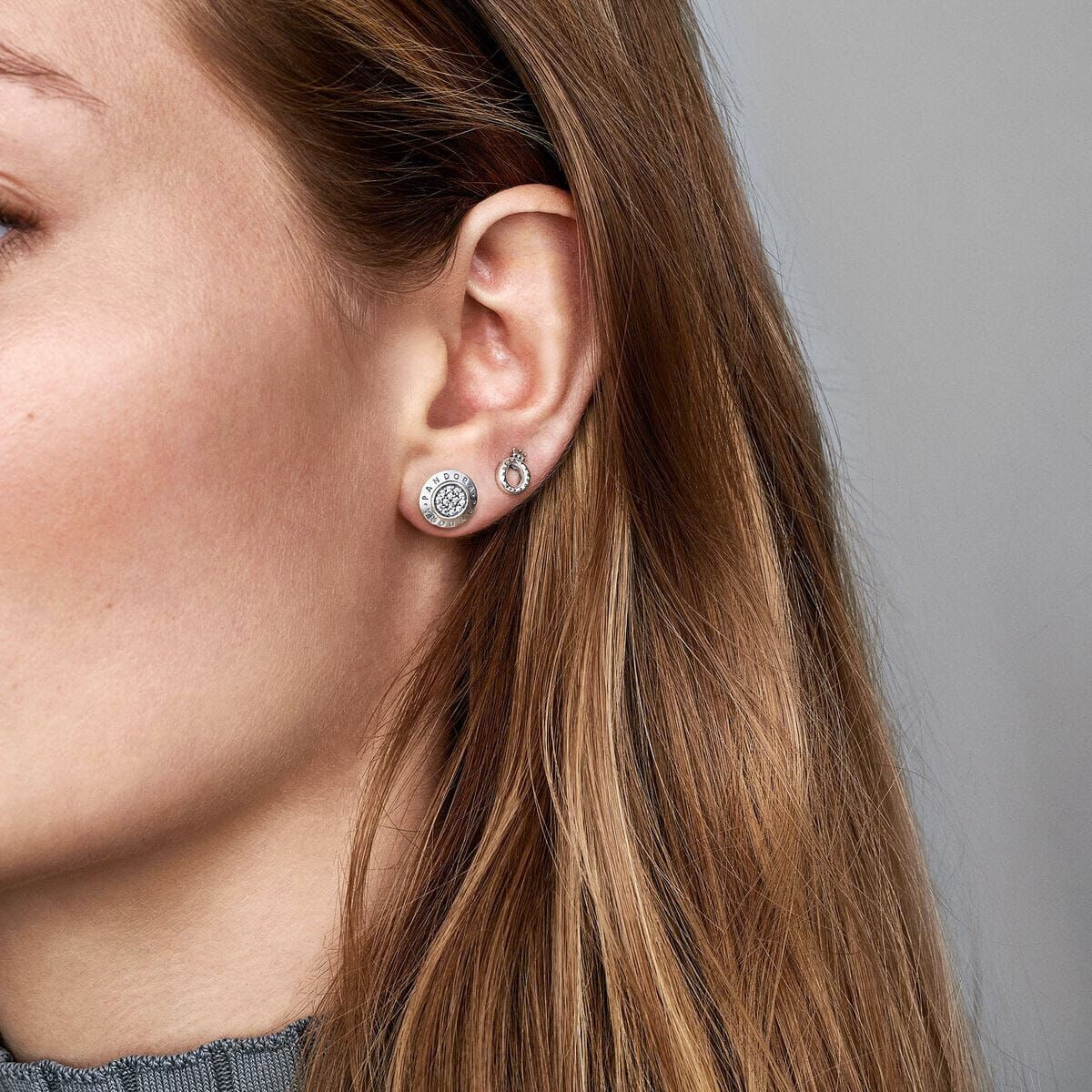 Aretes Pandora De Botón Con Corona