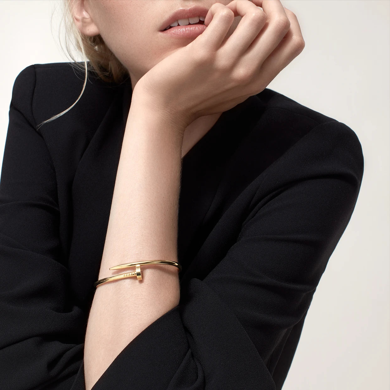 Pulsera Cartier De Clavo Dorado