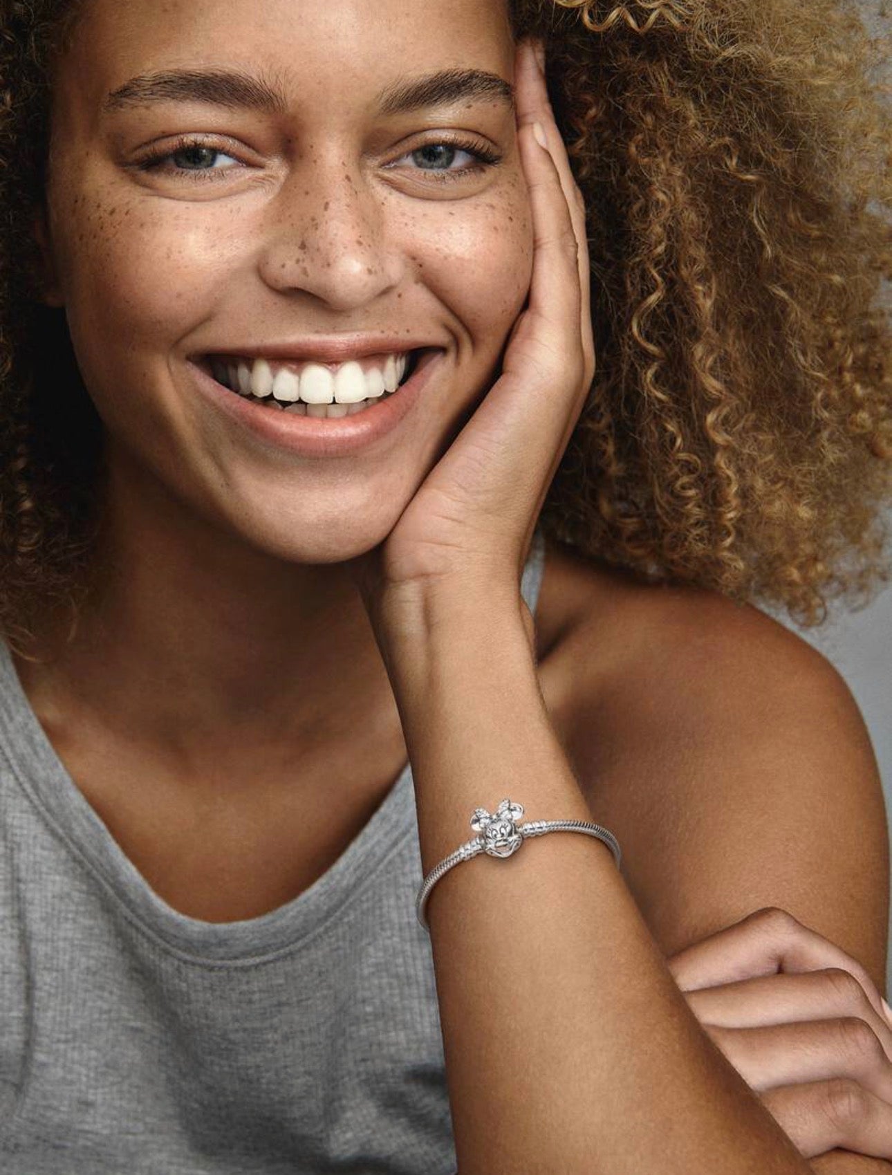 Pulsera Pandora Moments Retrato de Minnie Brillante