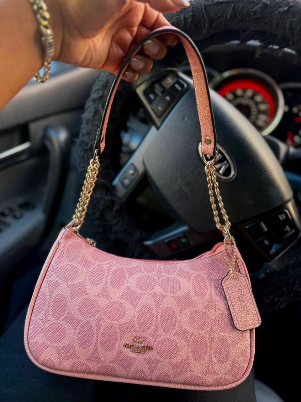 Cartera De Hombro Coach Teri Pequeña En Color Rosa Con Textura Matte (sin llavero)