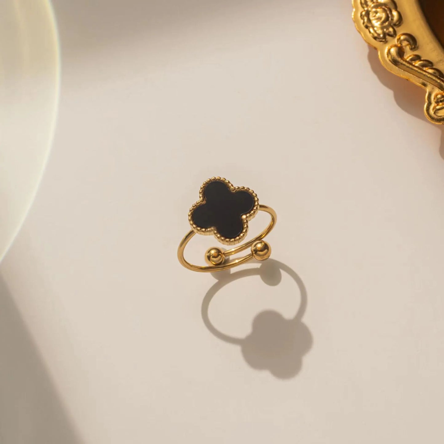 Anillo Ajustable Van Cleef Un Trébol Negro