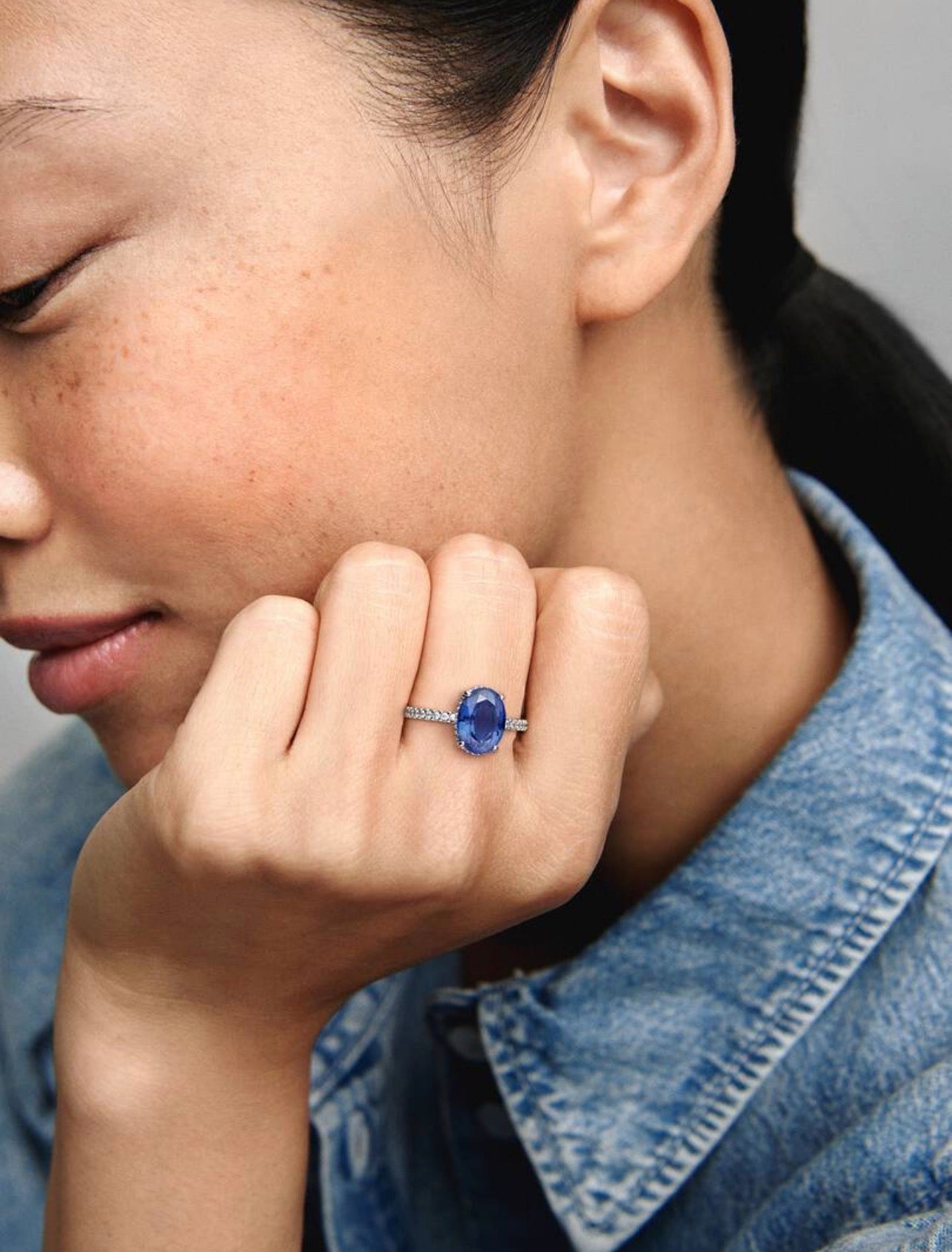 Anillo Pandora Óvalo Azul Brillante