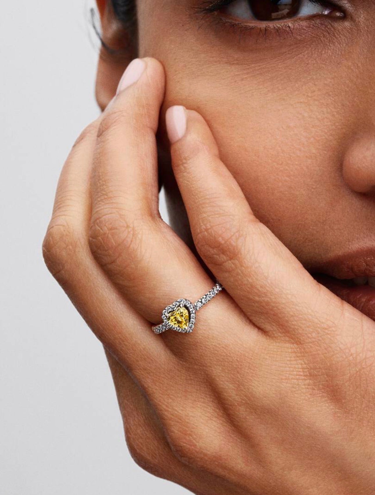 Anillo Pandora De Corazón Amarillo Brillante