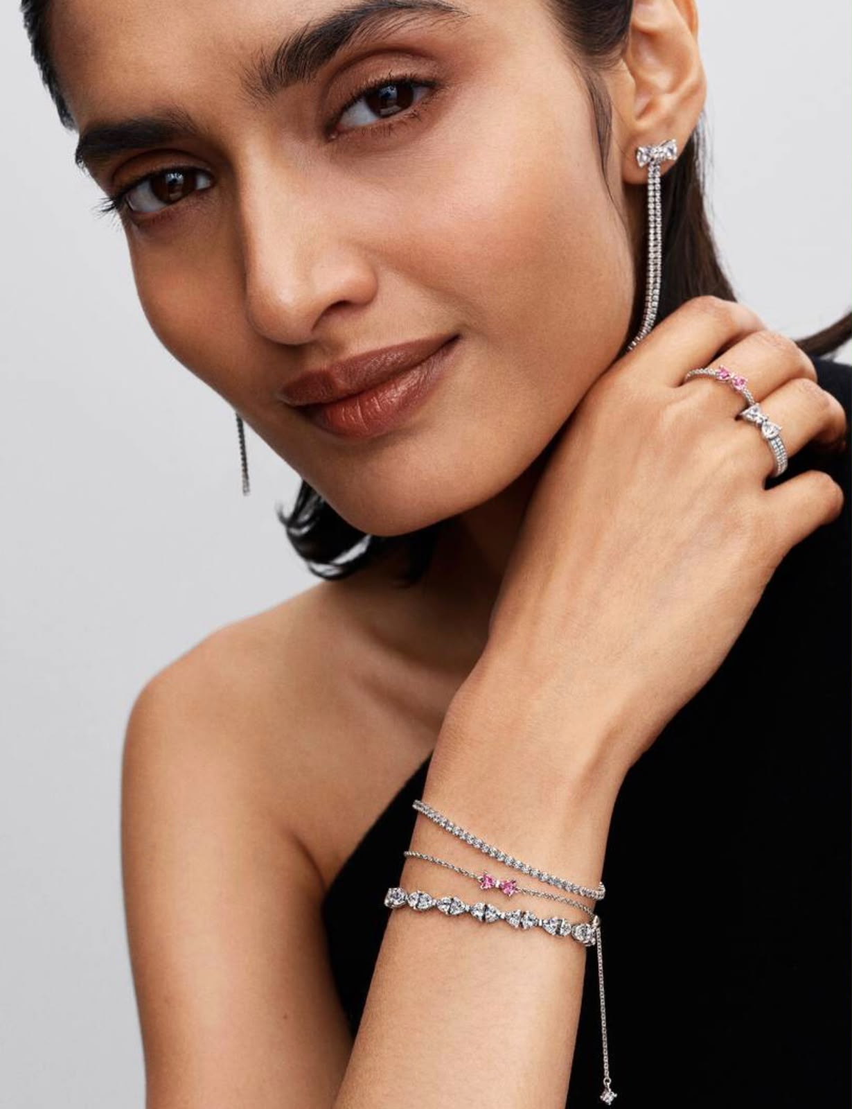 Anillo Pandora de doble fila con lazo brillante