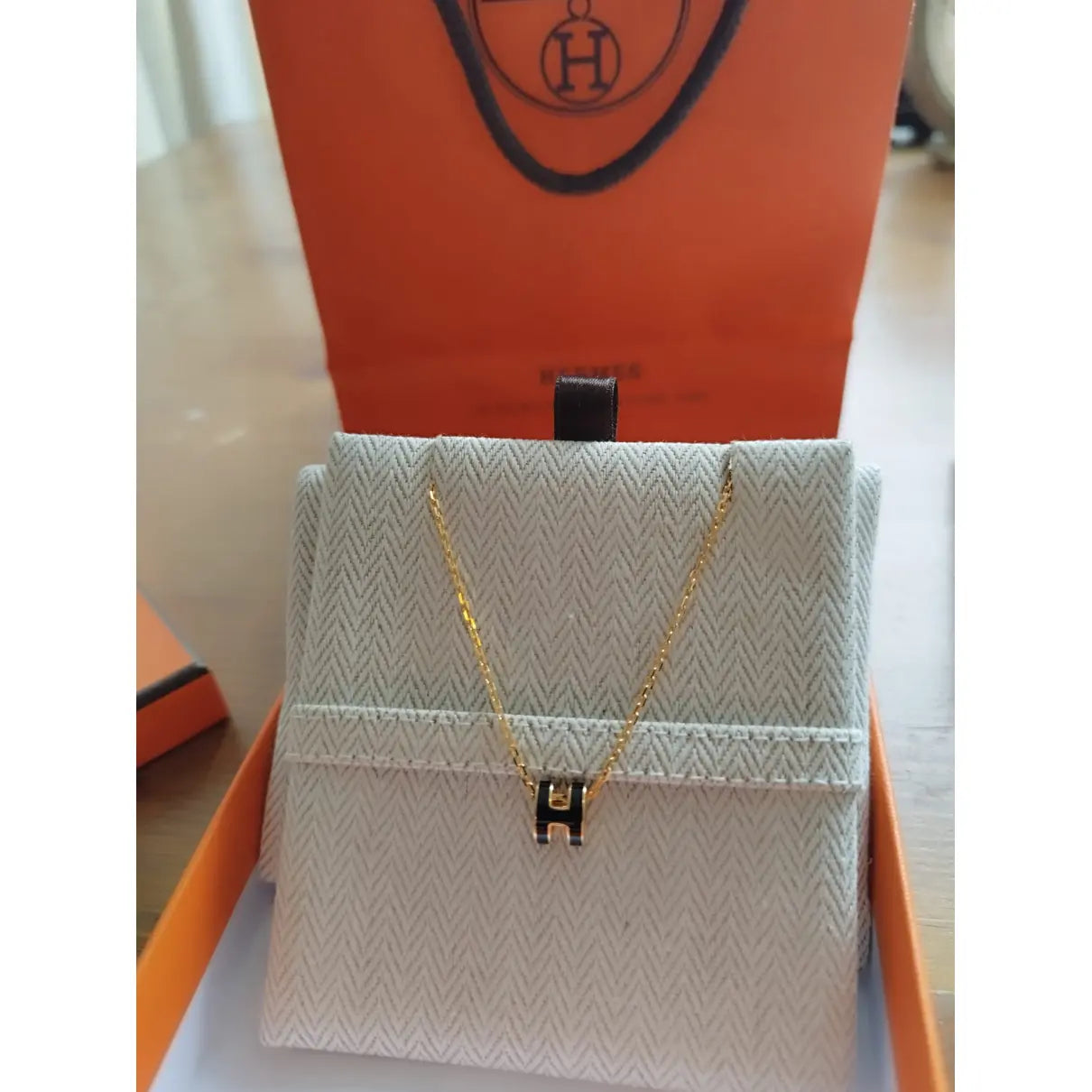 Collar Hermès H Dorado