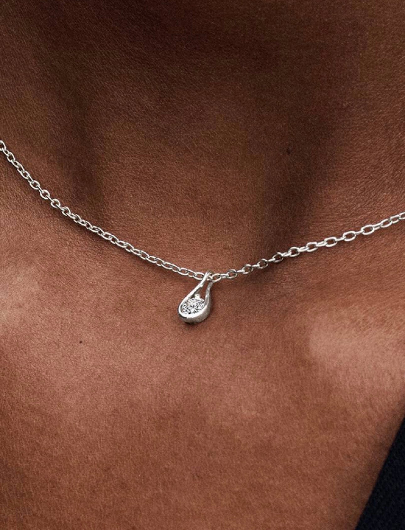 Collar Pandora con colgante de Zirconia