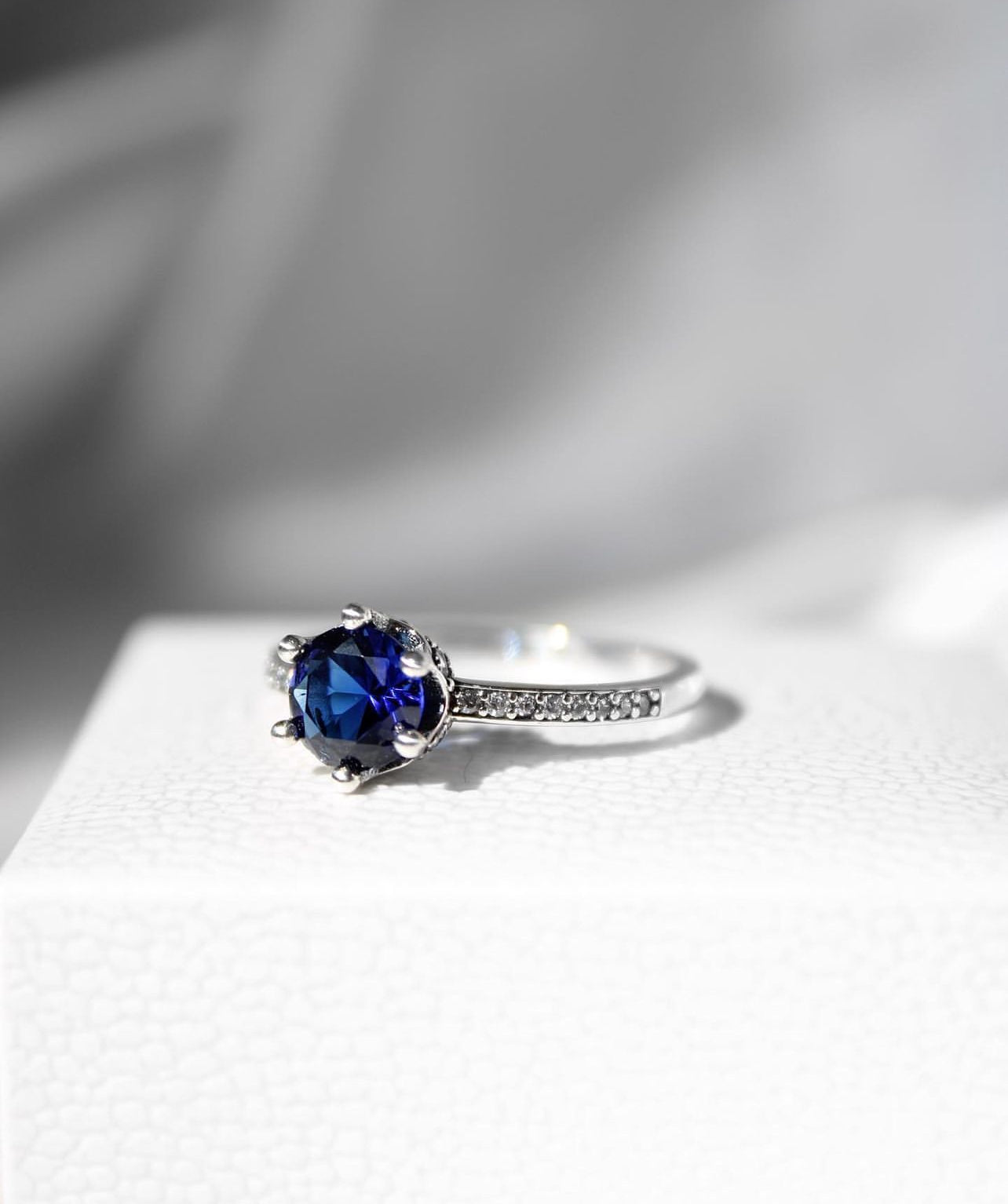 Anillo Pandora azul Solitario Corona Brillante