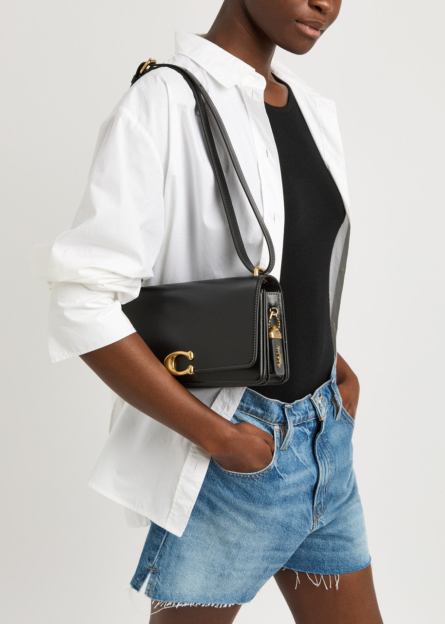 Cartera Coach Bandit Negra + Charm de cereza