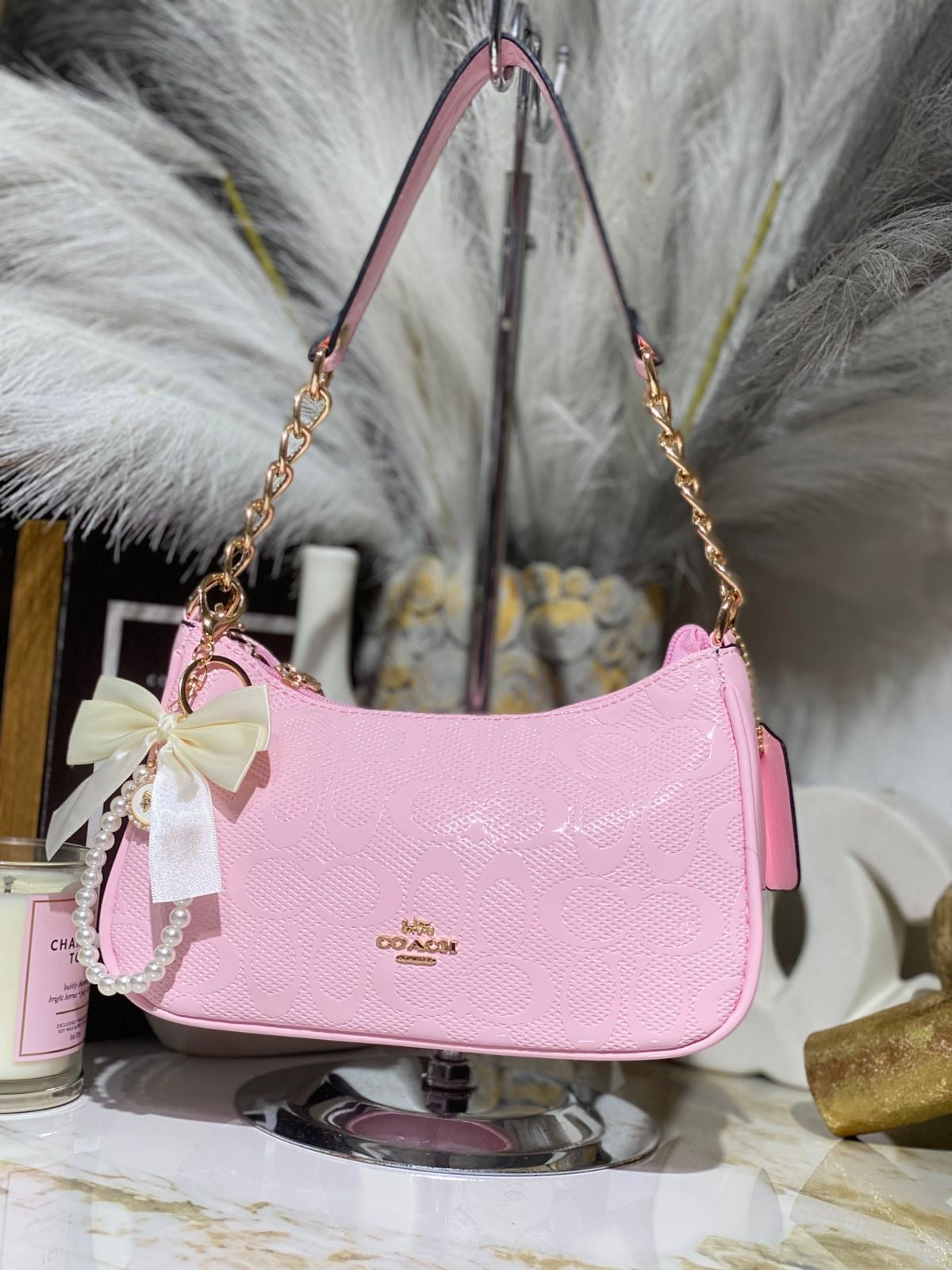 Cartera De Hombro Coach Teri Pequeña En Color Rosa Brillante Charol (sin llavero)