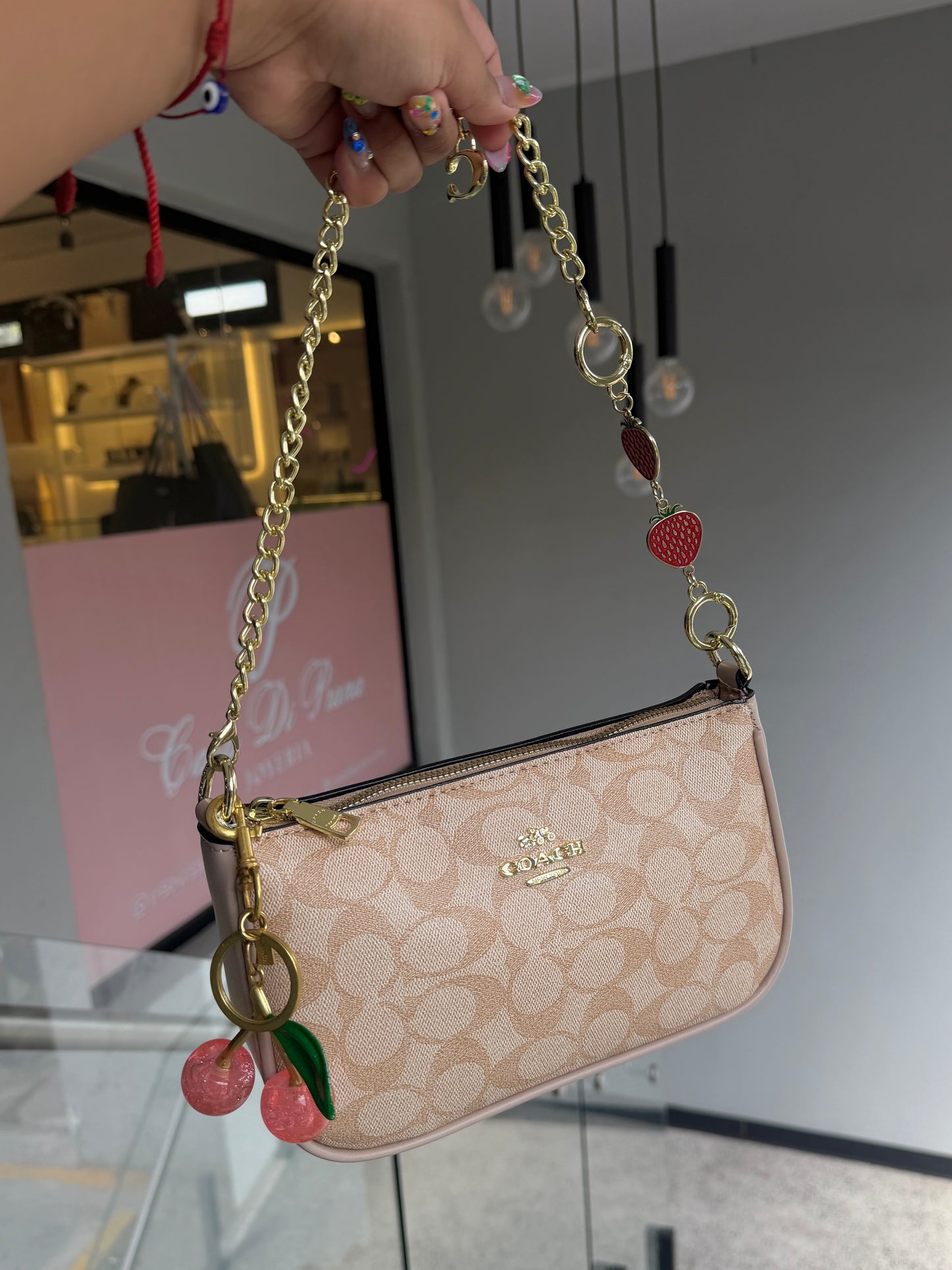 Set De Cartera Coach Mini Con Cartera De Hombro y Charms Color Khaki Con Caja