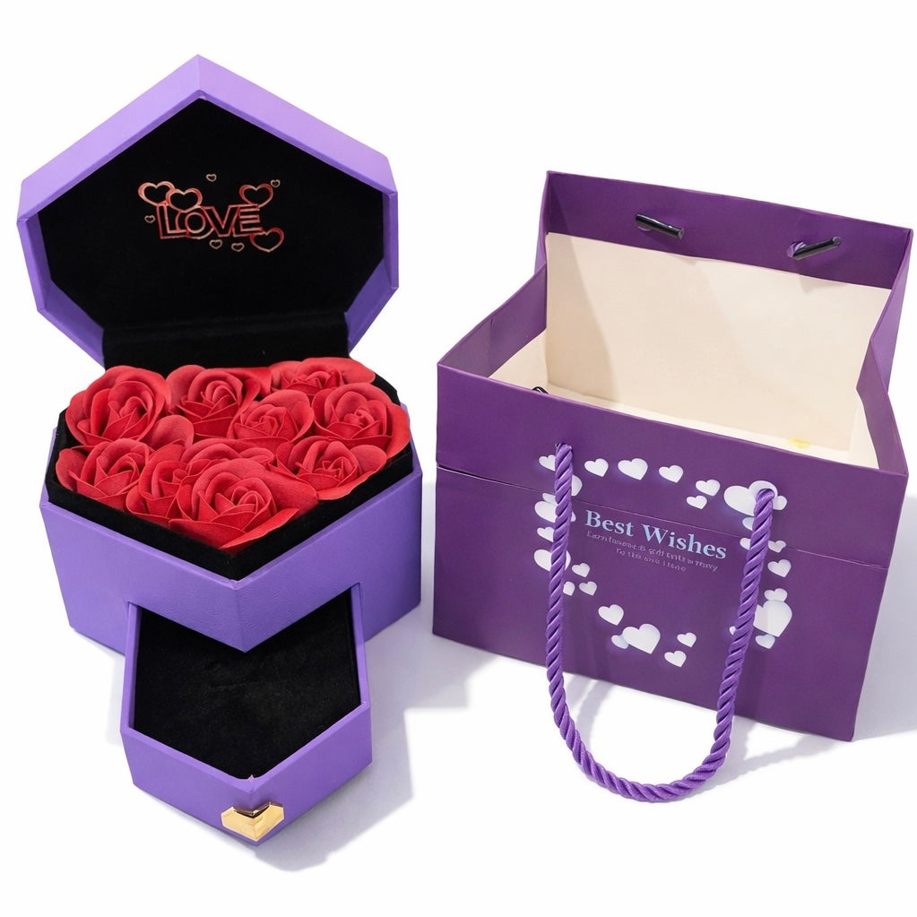 Kit Morado Con Caja en forma de corazón y flores arriba