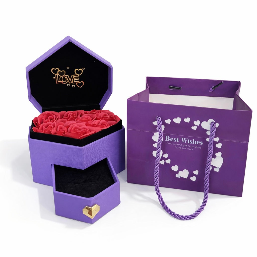 Kit Morado Con Caja en forma de corazón y flores arriba