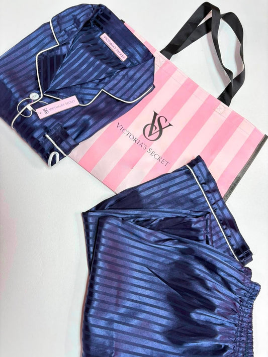 Pijama de Victoria’s Secret con pantalón en rayas azules