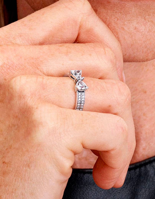 Anillo Pandora de doble fila con lazo brillante