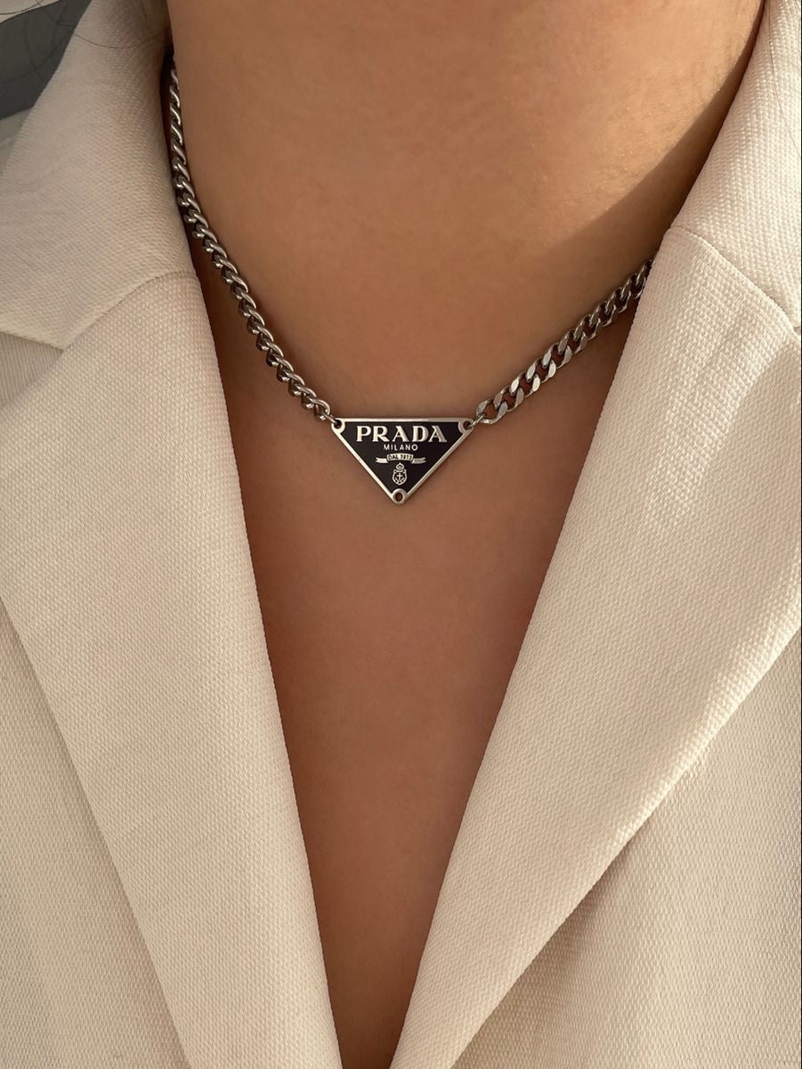 Collar Prada Logo Plateada