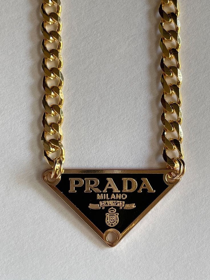 Collar Prada Logo Dorado