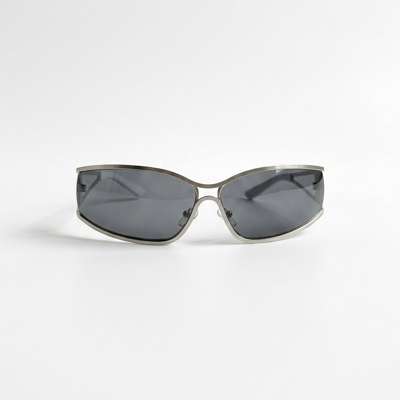 Lentes De Sol Plateados Con Abertura En Los Lados