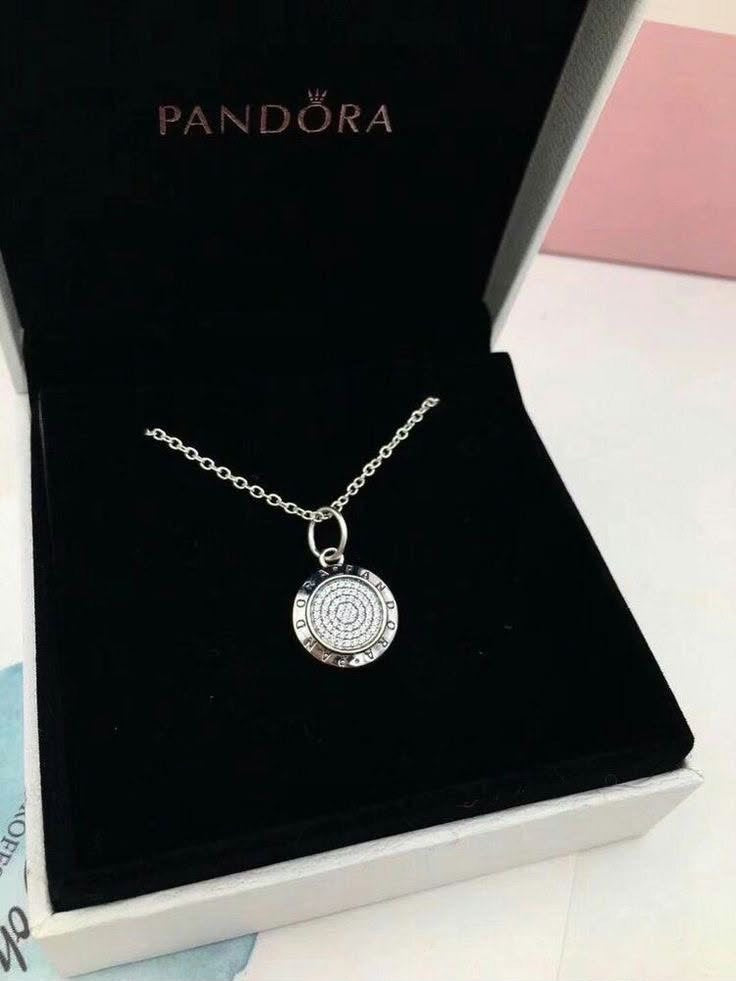 Collar Pandora Círculo Grande Con Circonias Y Logo