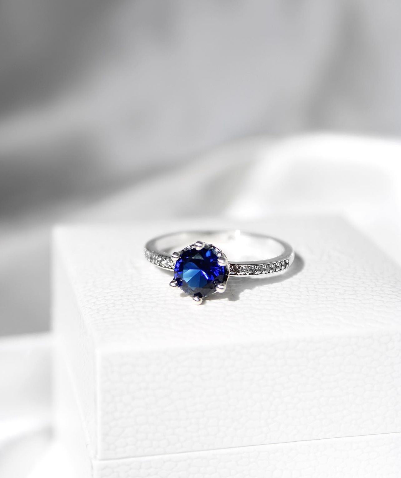 Anillo Pandora azul Solitario Corona Brillante