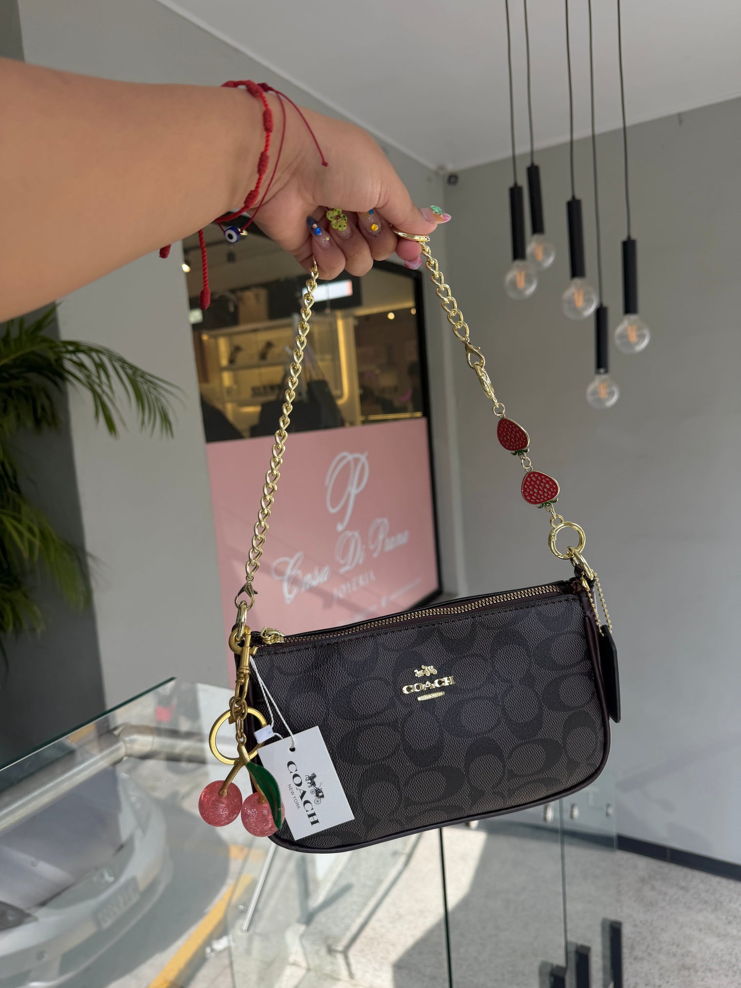 Set De Cartera Coach Mini Con Cartera De Hombro y Charms Color Marrón Con Caja