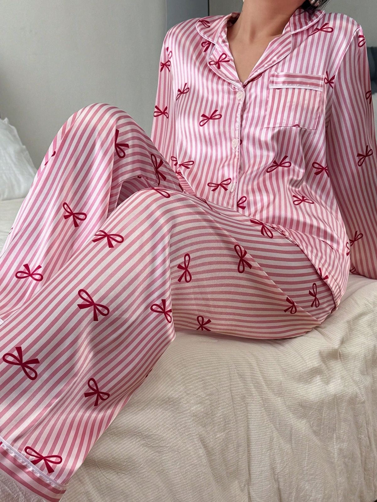 Pijama de Victoria’s Secret De Pantalón con rayas rojas y moños