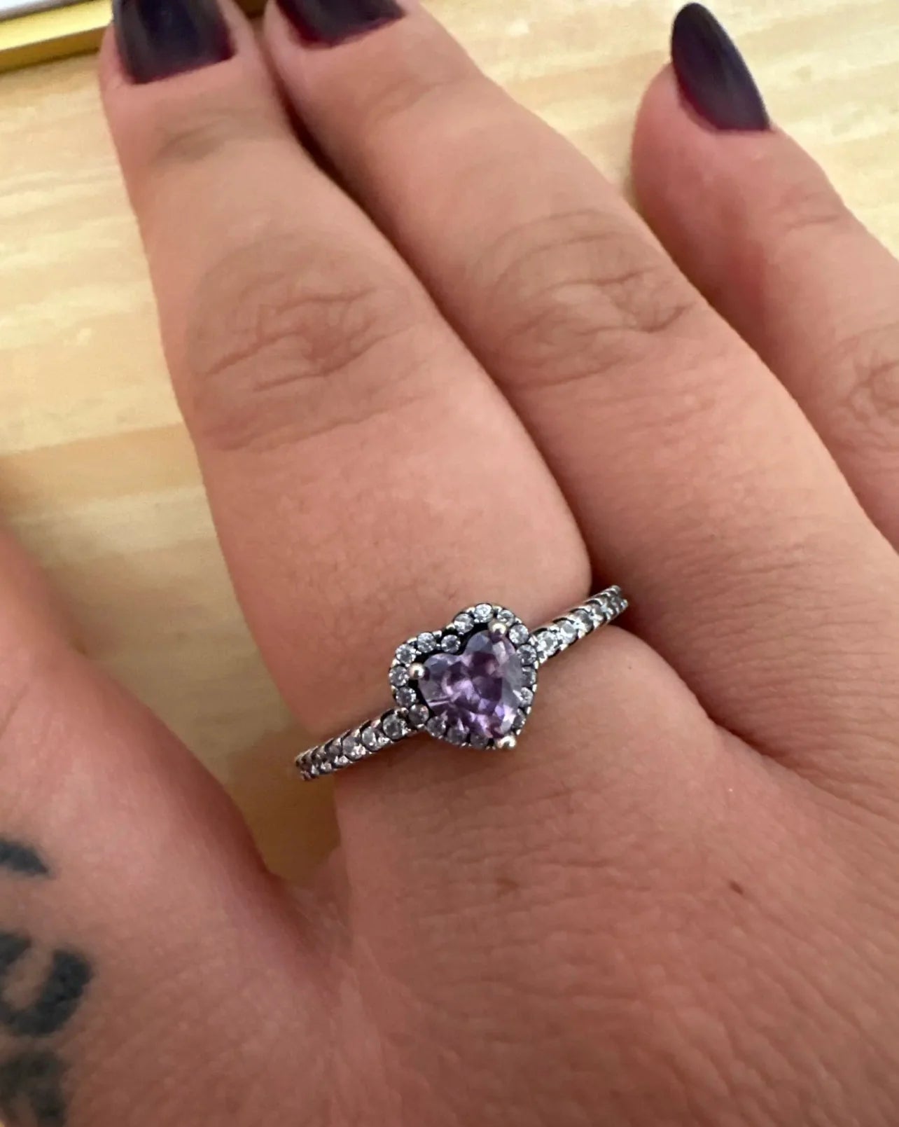 Anillo Pandora Corazón Morado Brillante
