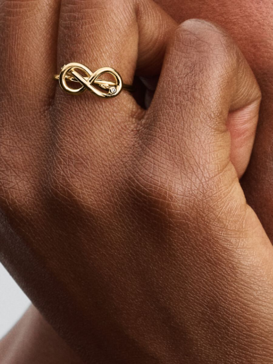 Anillo Pandora Nudo Infinito Dorado
