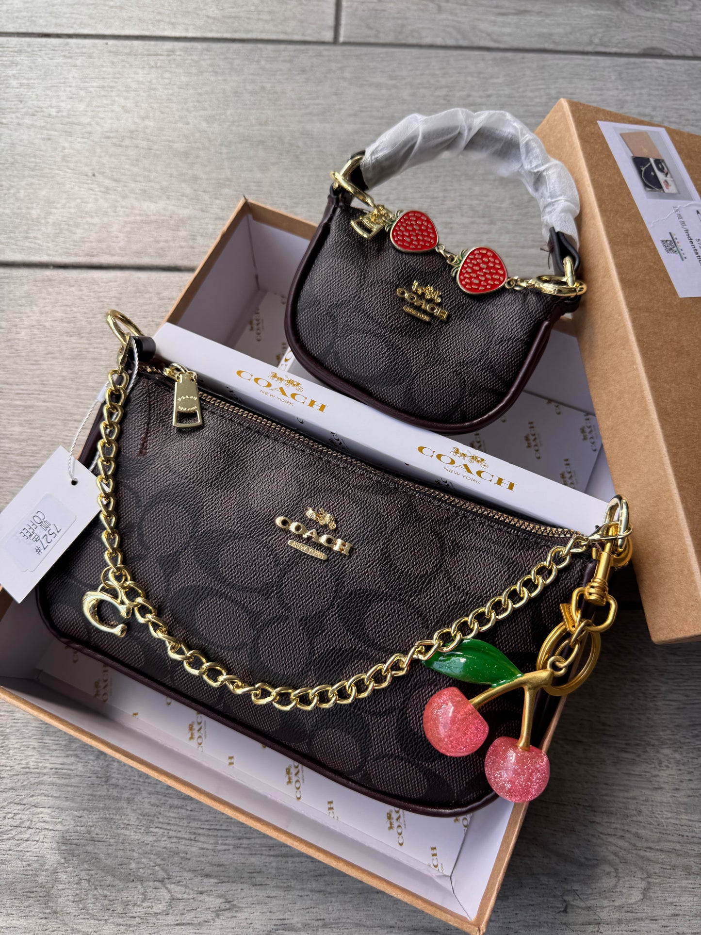 Set De Cartera Coach Con Mini Cartera En Color Café Oscuro Y Caja