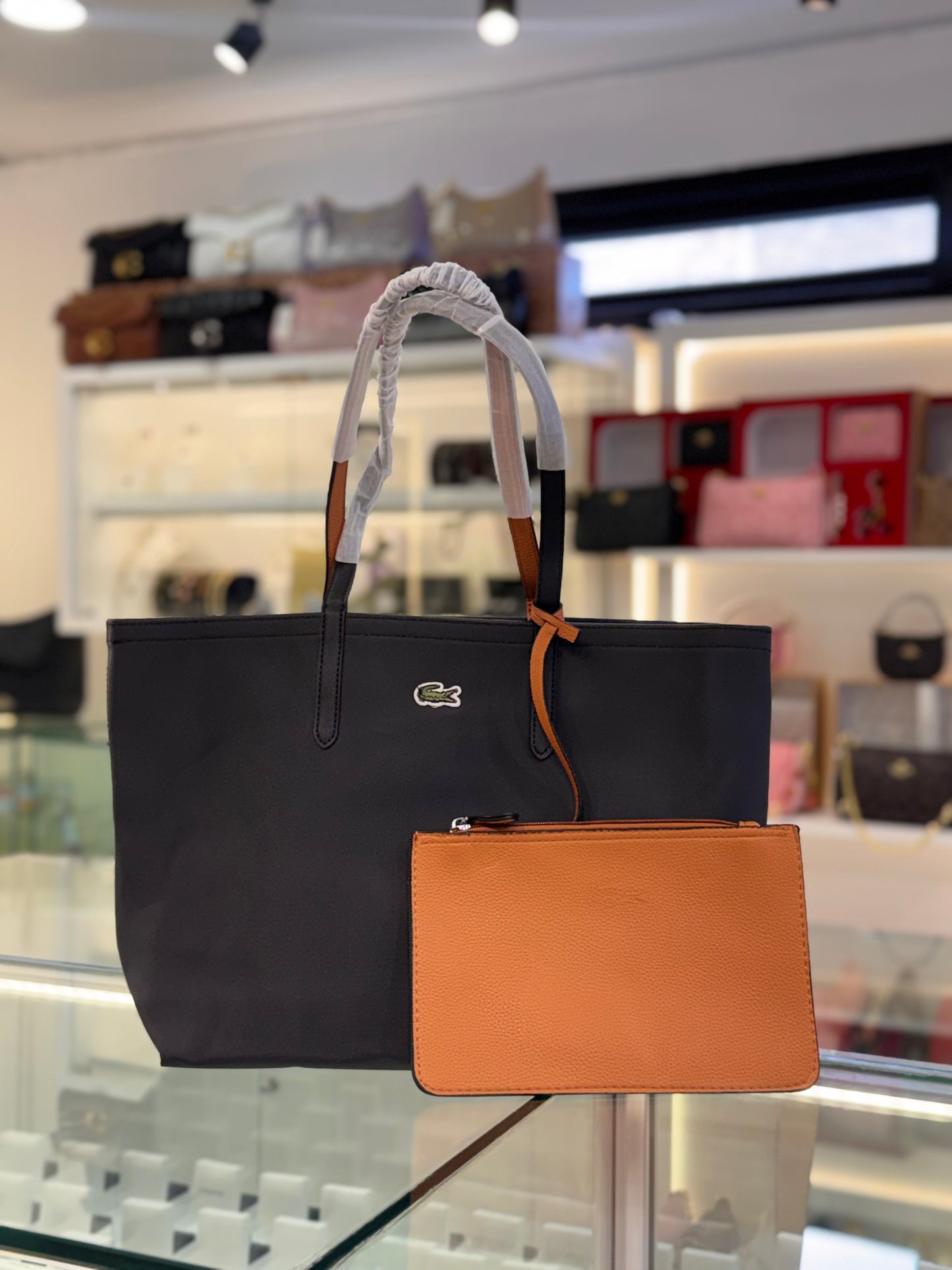 Cartera Lacoste Grande Con Bolsa De Mano De 2 Colores Negro Y Café