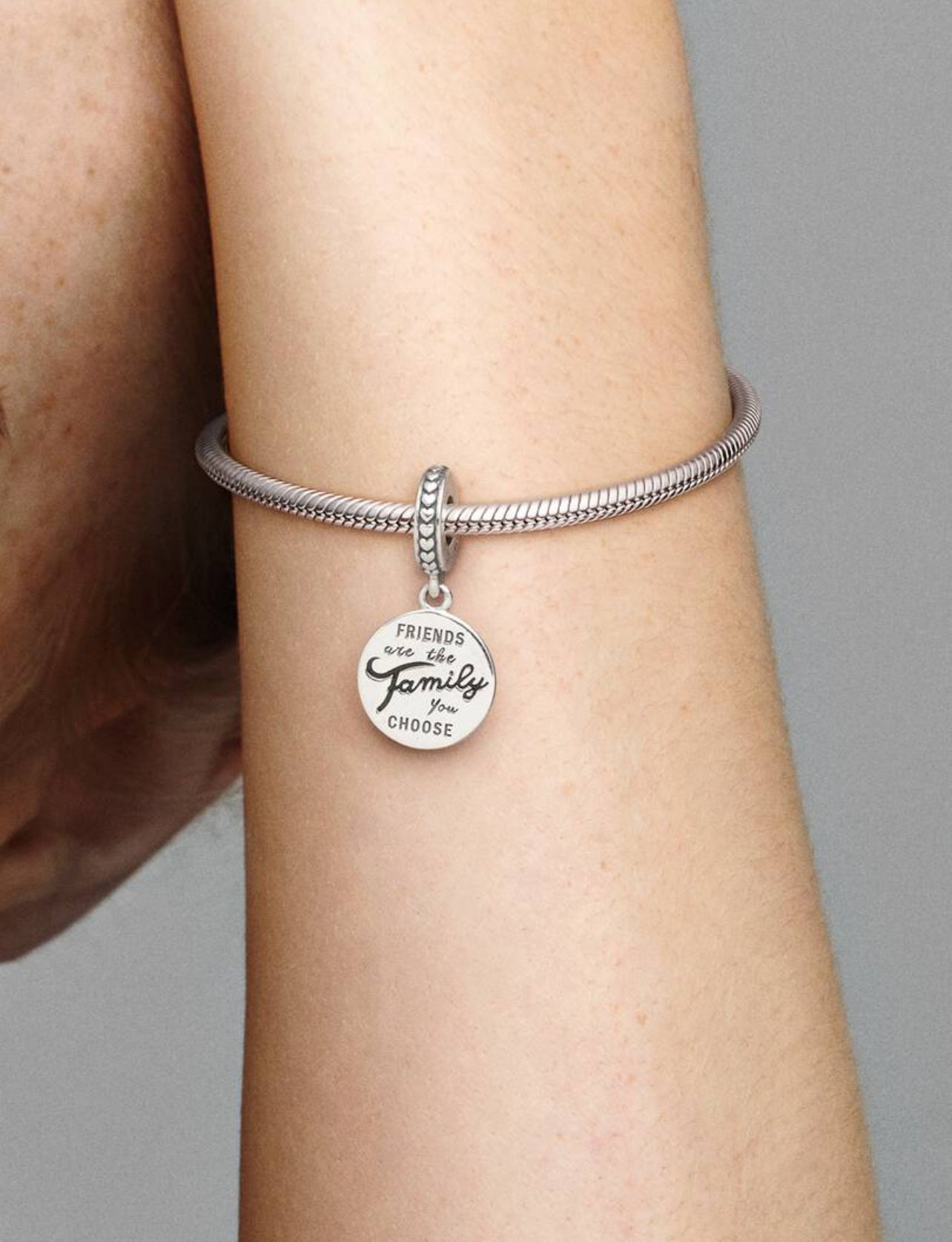 Charm Pandora colgante en plata de ley Los Amigos Son Familia