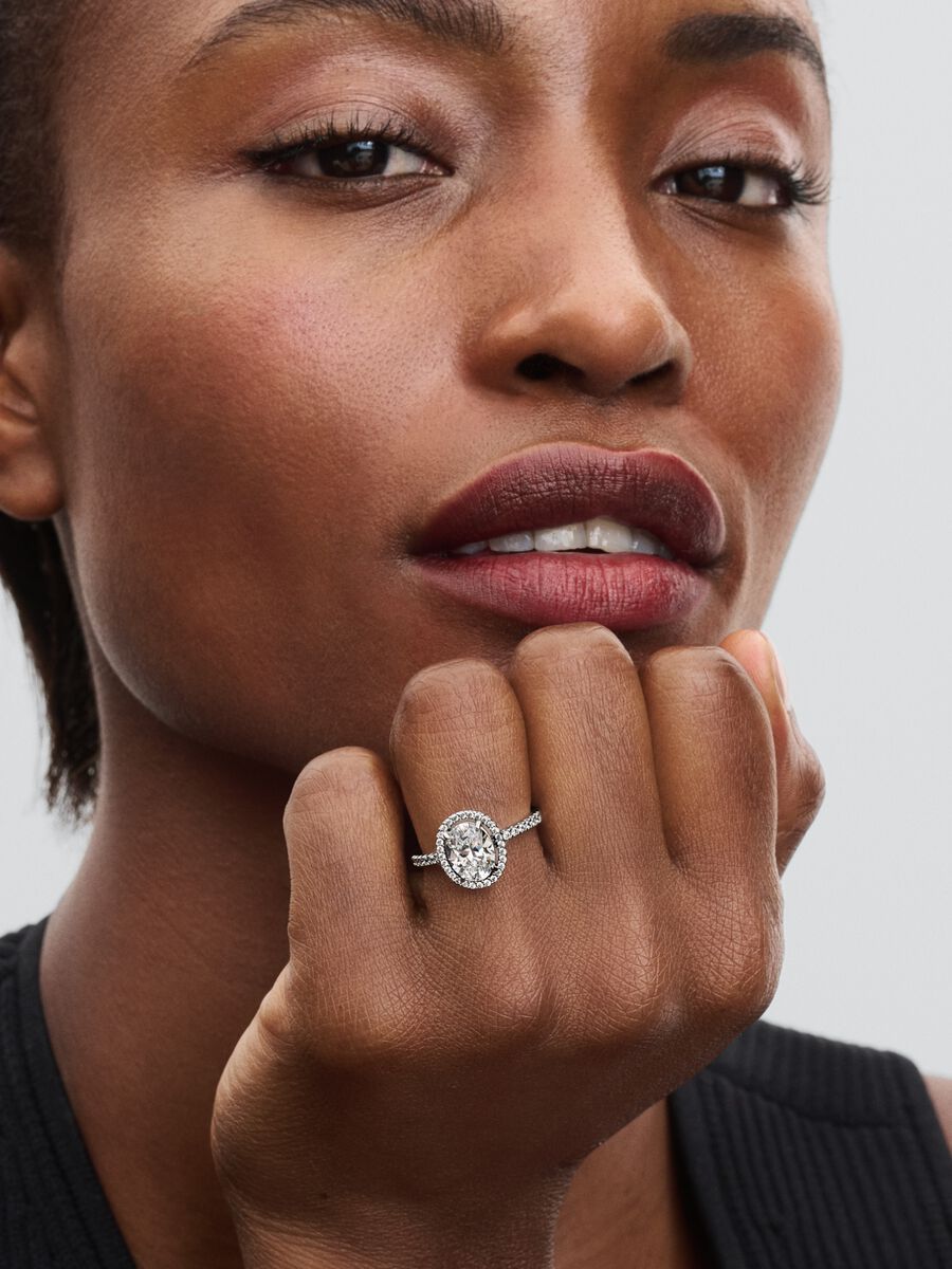 Anillo Pandora Halo Ovalado Brillante